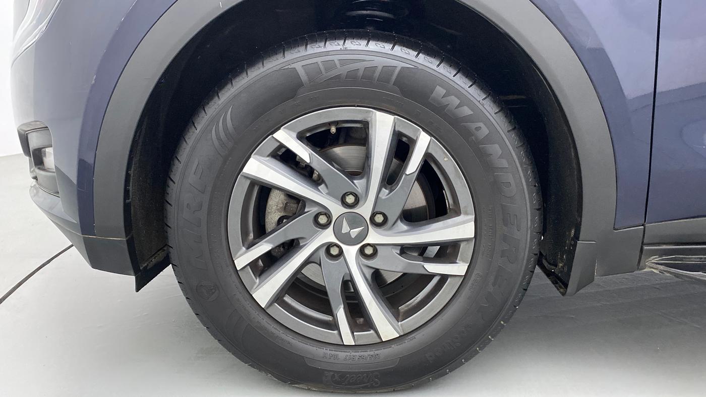2022 Mahindra XUV700 AX 5 P MT 7 STR, Petrol, Manual, 9,719 km, Left Front Wheel