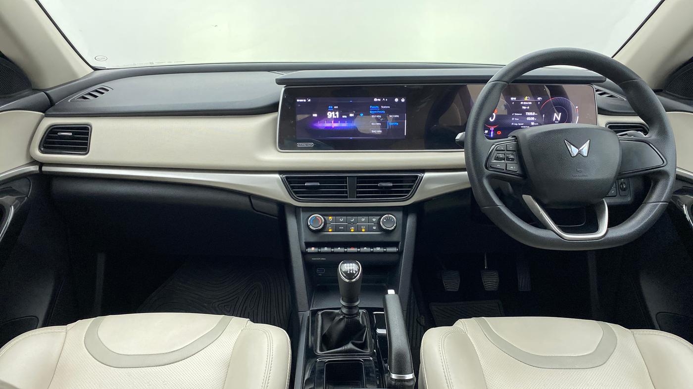 2022 Mahindra XUV700 AX 5 P MT 7 STR, Petrol, Manual, 9,719 km, Dashboard