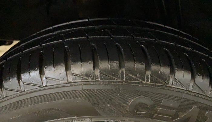 2020 Renault Kwid RXT 1.0 (O), Petrol, Manual, 85,601 km, Right Rear Tyre Tread