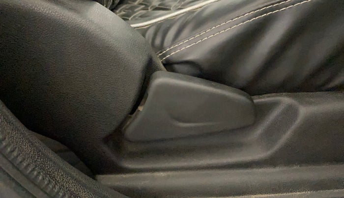 2020 Renault Kwid RXT 1.0 (O), Petrol, Manual, 85,601 km, Driver Side Adjustment Panel