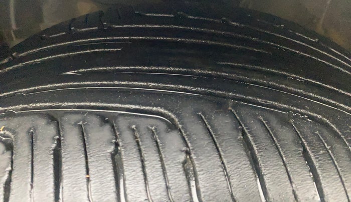 2014 Honda Brio VX MT, Petrol, Manual, 62,395 km, Left Front Tyre Tread