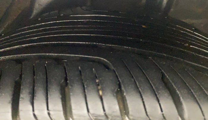 2014 Honda Brio VX MT, Petrol, Manual, 62,395 km, Left Rear Tyre Tread