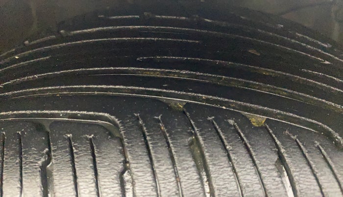 2014 Honda Brio VX MT, Petrol, Manual, 62,395 km, Right Front Tyre Tread