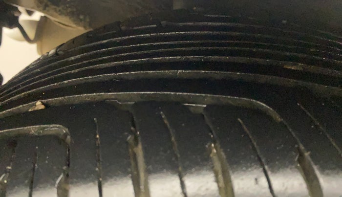 2014 Honda Brio VX MT, Petrol, Manual, 62,395 km, Right Rear Tyre Tread