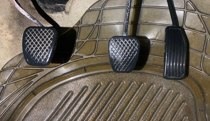 2014 Honda Brio VX MT, Petrol, Manual, 62,395 km, Pedals