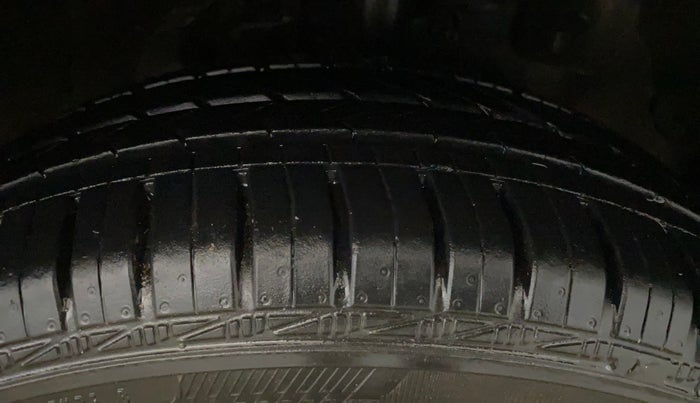 2016 Honda Amaze 1.2L I-VTEC S, CNG, Manual, 72,184 km, Right Front Tyre Tread