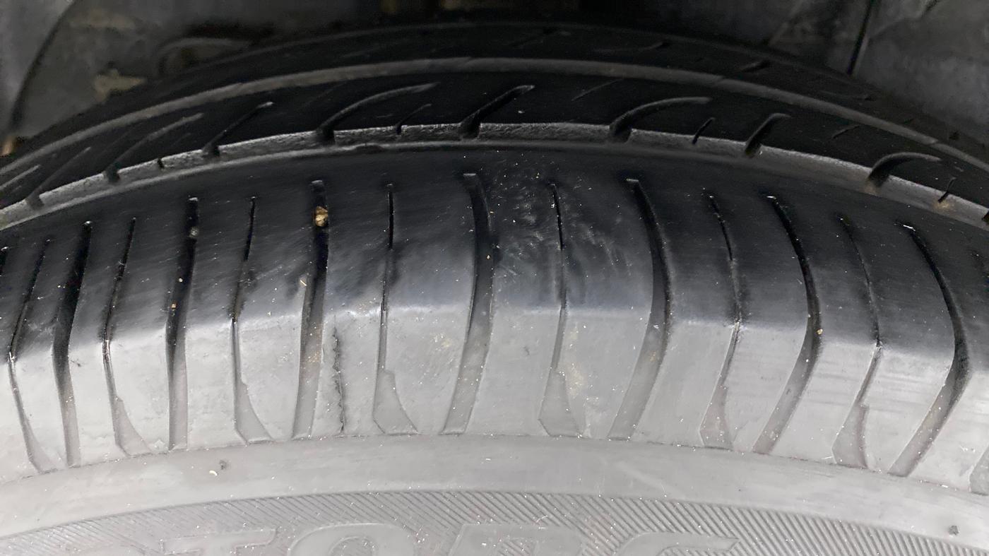 2015 Hyundai Elite i20 SPORTZ 1.2, Petrol, Manual, 86,497 km, Right Rear Tyre Tread