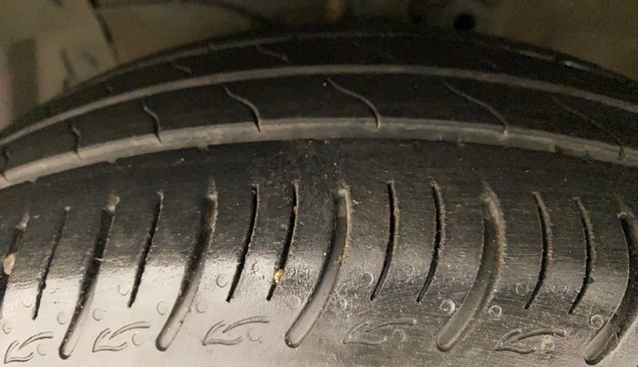 2016 Maruti Ciaz ZXI, Petrol, Manual, 87,932 km, Left Front Tyre Tread