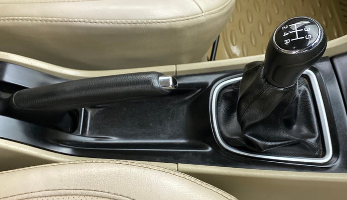 2014 Maruti Ciaz VXI+, Petrol, Manual, 75,989 km, Gear Lever