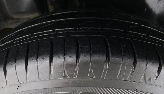 2014 Maruti Ciaz VXI+, Petrol, Manual, 75,989 km, Right Rear Tyre Tread