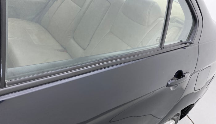 2014 Maruti Ciaz VXI+, Petrol, Manual, 75,989 km, Rear left door - Weather strip has minor damage