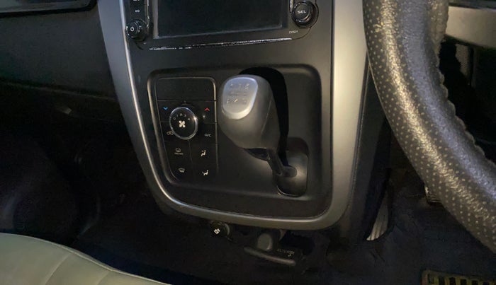 2018 Mahindra KUV 100 NXT K8 P 6 STR, Petrol, Manual, 85,392 km, Gear Lever