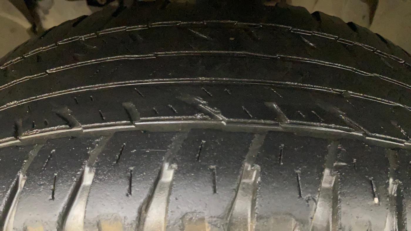 2013 Renault Duster RXL PETROL, Petrol, Manual, 1,12,488 km, Left Front Tyre Tread
