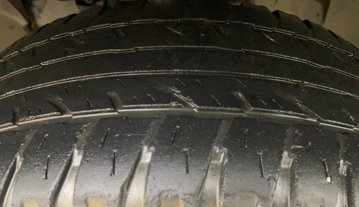 2013 Renault Duster RXL PETROL, Petrol, Manual, 1,12,488 km, Left Front Tyre Tread