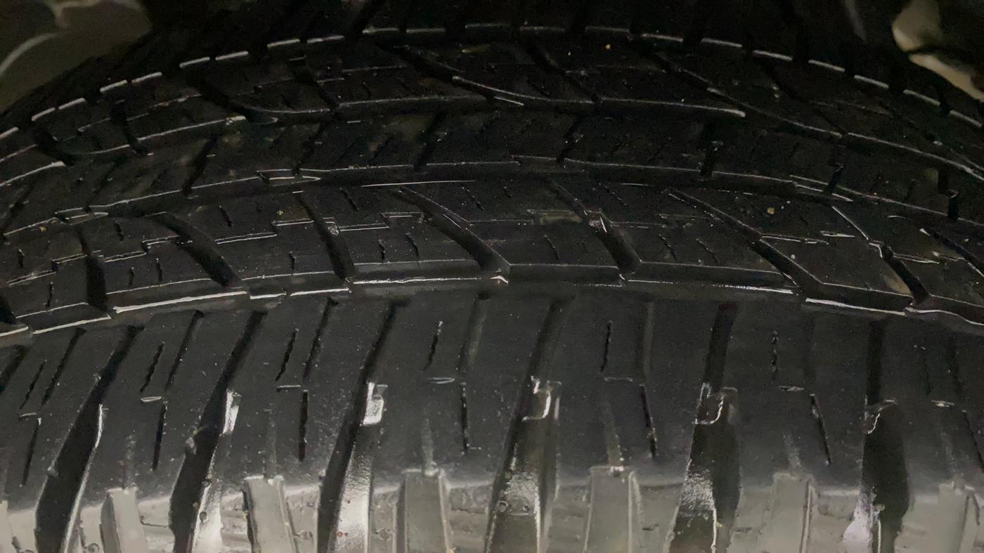 2013 Renault Duster RXL PETROL, Petrol, Manual, 1,12,488 km, Right Rear Tyre Tread