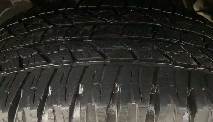 2013 Renault Duster RXL PETROL, Petrol, Manual, 1,12,488 km, Right Rear Tyre Tread