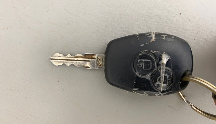 2013 Renault Duster RXL PETROL, Petrol, Manual, 1,12,488 km, Key Close Up