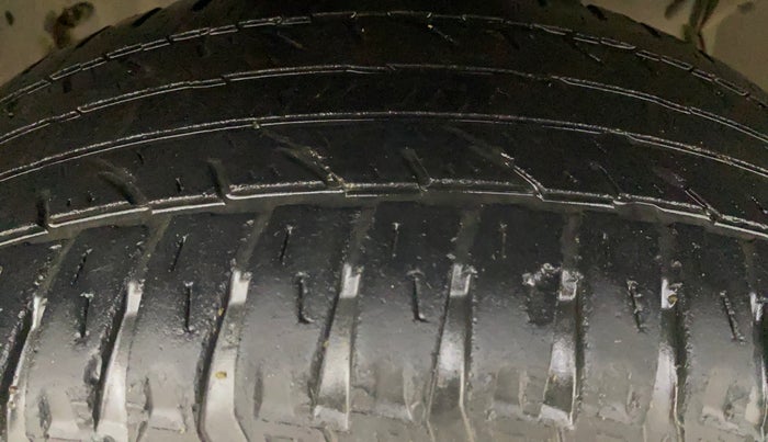 2013 Renault Duster RXL PETROL, Petrol, Manual, 1,12,488 km, Right Front Tyre Tread