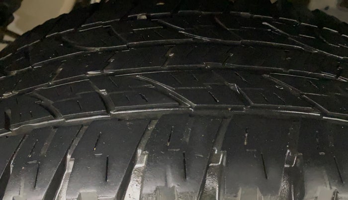 2013 Renault Duster RXL PETROL, Petrol, Manual, 1,12,488 km, Left Rear Tyre Tread