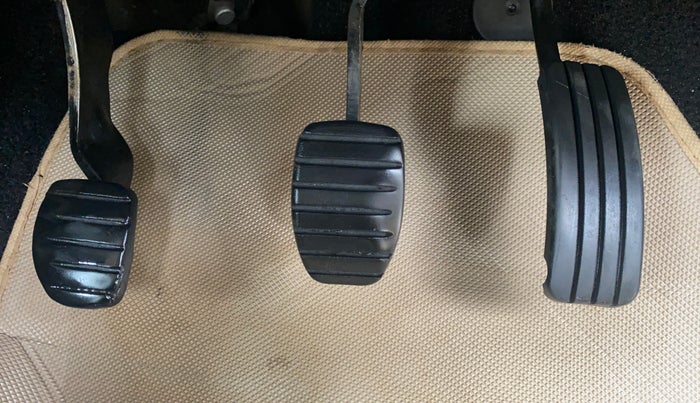 2013 Renault Duster RXL PETROL, Petrol, Manual, 1,12,488 km, Pedals