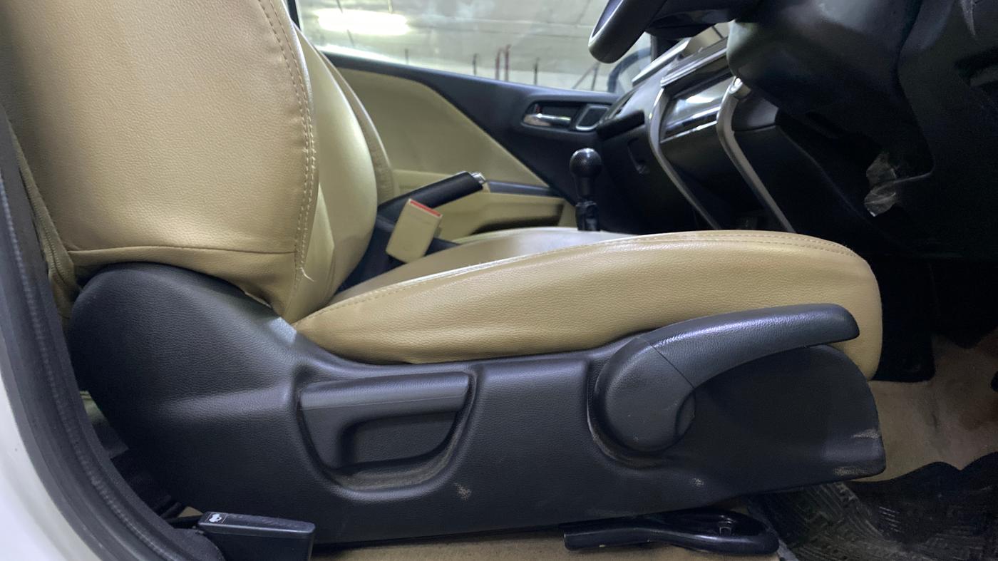 2022 Honda City 1.5L I-VTEC V MT 4TH GEN, Petrol, Manual, 28,625 km, Driver Side Adjustment Panel