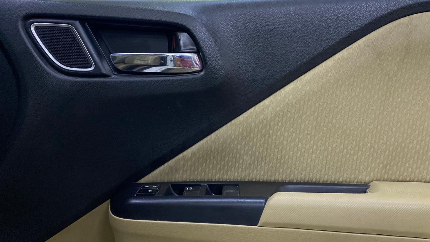 2022 Honda City 1.5L I-VTEC V MT 4TH GEN, Petrol, Manual, 28,625 km, Driver Side Door Panels Control