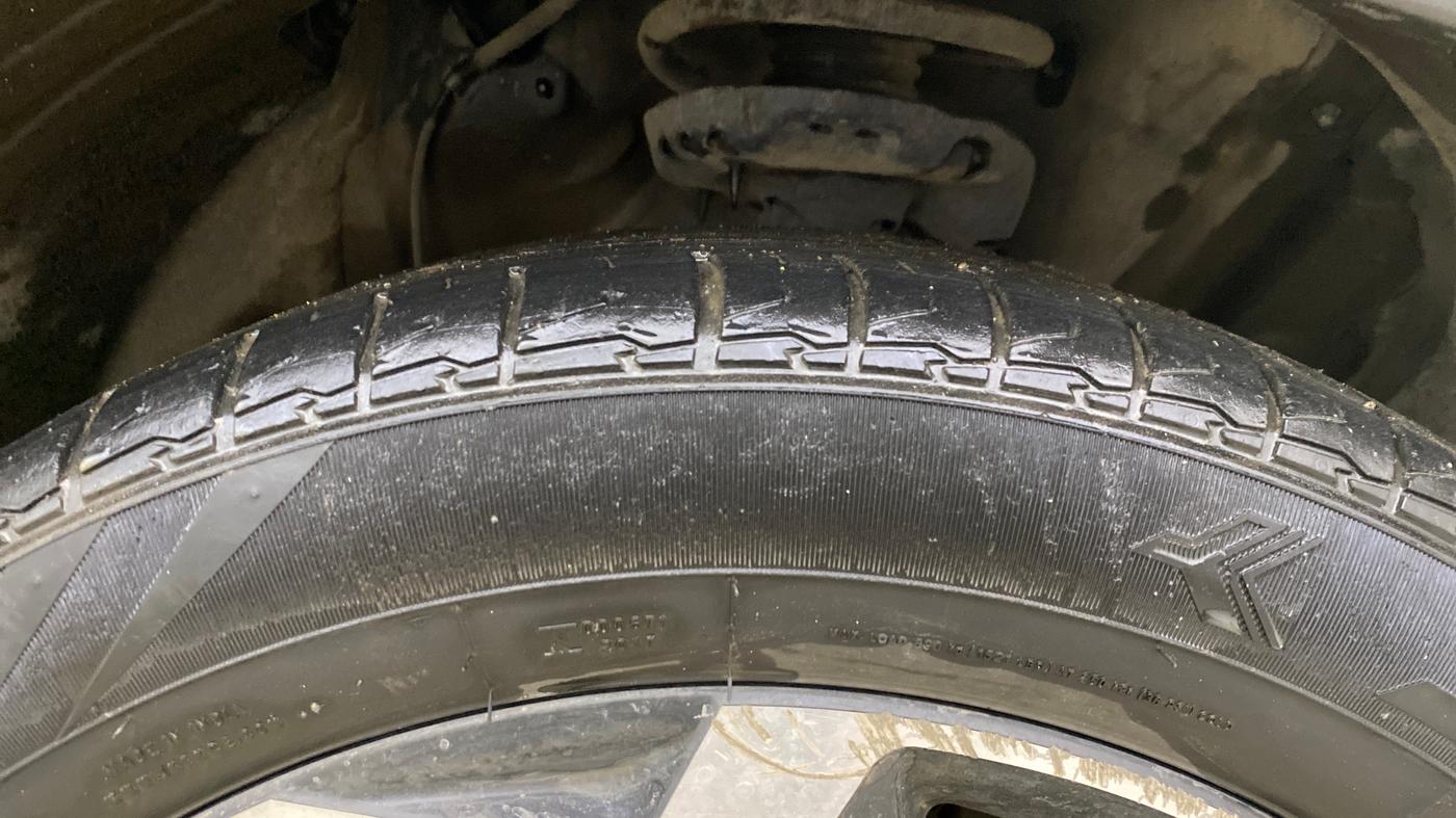 2023 Hyundai ALCAZAR  SIGNATURE (O) DCT 1.5 PETROL 7STR, Petrol, Automatic, 75,711 km, Right Front Tyre Tread