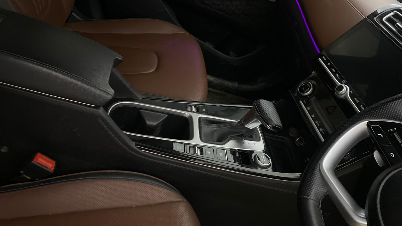 2023 Hyundai ALCAZAR  SIGNATURE (O) DCT 1.5 PETROL 7STR, Petrol, Automatic, 75,711 km, Gear Lever