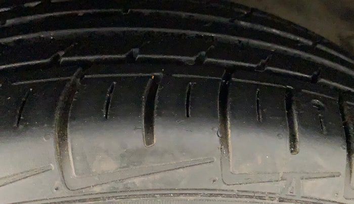2017 Maruti Ciaz DELTA 1.4 AT PETROL, Petrol, Automatic, 49,784 km, Left Rear Tyre Tread