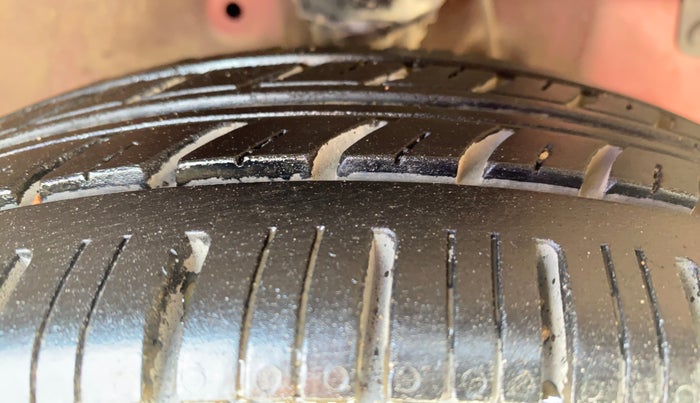 2018 Hyundai Eon ERA +, Petrol, Manual, 44,356 km, Right Front Tyre Tread