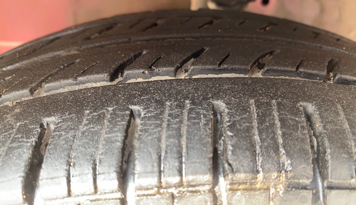 2018 Hyundai Eon ERA +, Petrol, Manual, 44,356 km, Left Front Tyre Tread