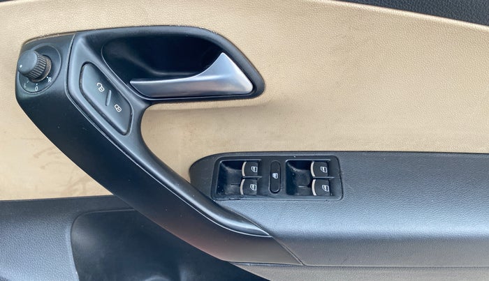 2015 Volkswagen Polo HIGHLINE1.2L, Petrol, Manual, 76,881 km, Driver Side Door Panels Control