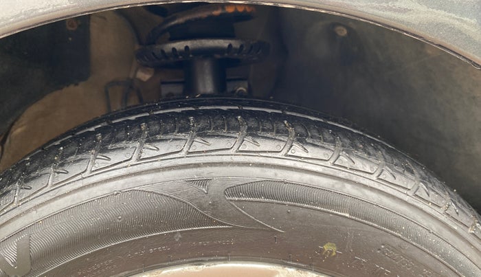 2015 Volkswagen Polo HIGHLINE1.2L, Petrol, Manual, 76,881 km, Right Front Tyre Tread