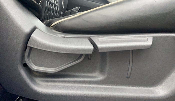 2020 Hyundai GRAND I10 NIOS SPORTZ AMT 1.2 KAPPA VTVT, Petrol, Automatic, 38,213 km, Driver Side Adjustment Panel