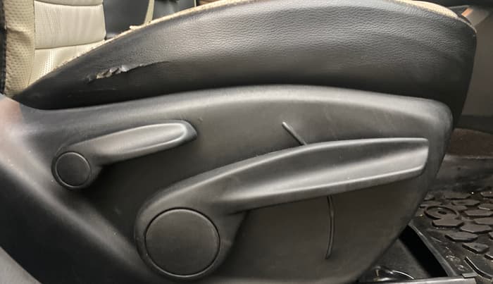 2017 Jeep Compass LONGITUDE (O) 2.0 DIESEL, Diesel, Manual, 1,22,919 km, Driver Side Adjustment Panel