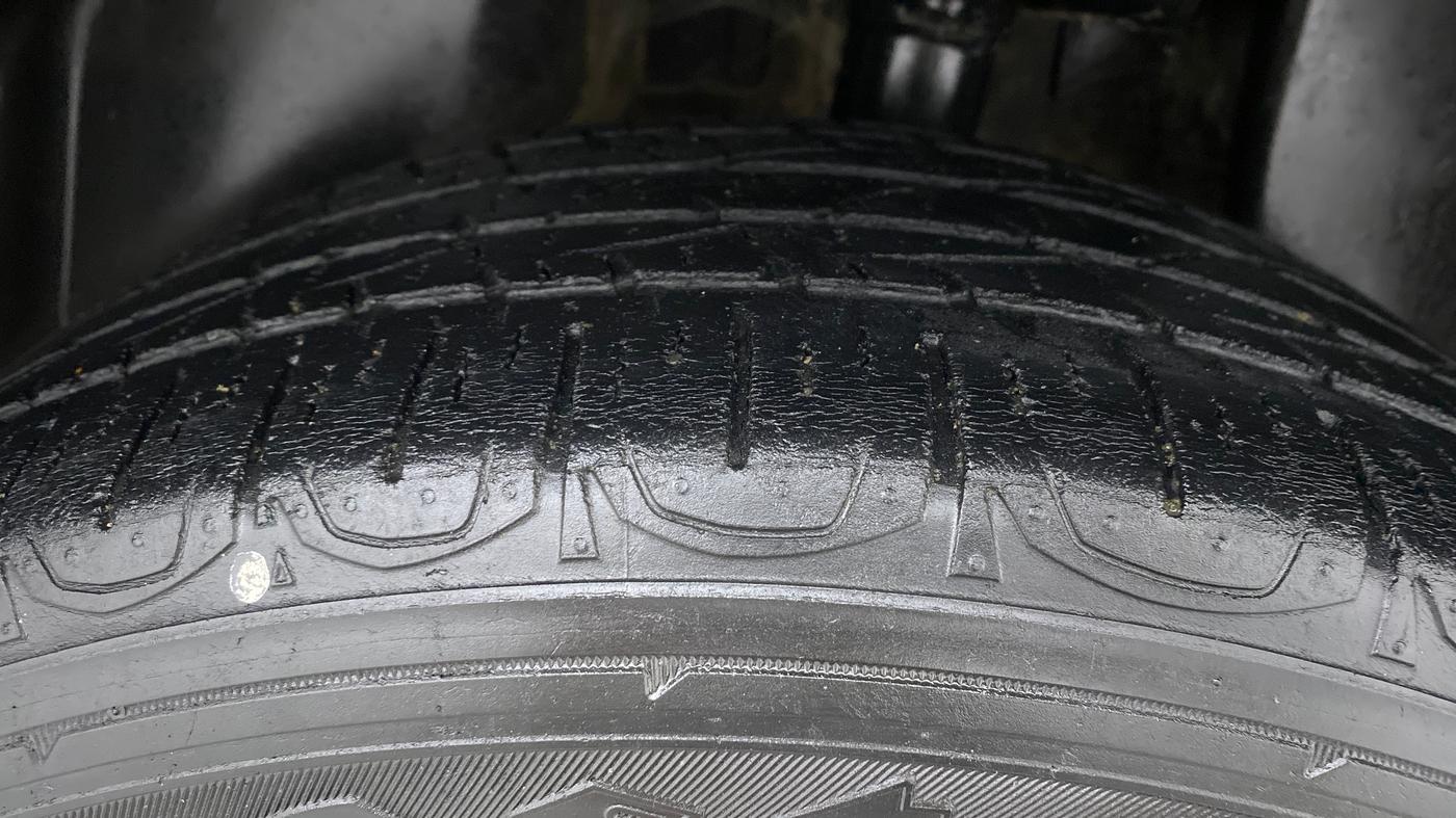 2017 Jeep Compass LIMITED 1.4 PETROL AT, Petrol, Automatic, 75,511 km, Left Rear Tyre Tread