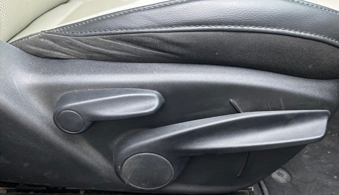 2017 Jeep Compass LIMITED 1.4 PETROL AT, Petrol, Automatic, 75,511 km, Driver Side Adjustment Panel