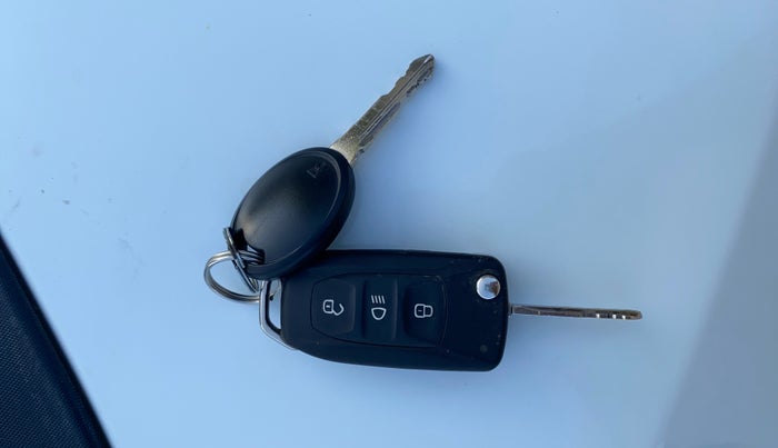 2017 Tata TIGOR XZ (O) PETROL, Petrol, Manual, 63,957 km, Key Close Up