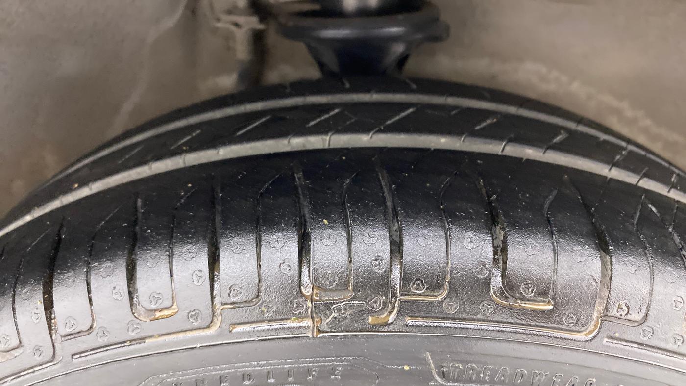 2016 Maruti Alto K10 VXI, Petrol, Manual, 79,353 km, Right Front Tyre Tread