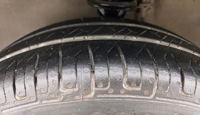 2016 Maruti Alto K10 VXI, Petrol, Manual, 79,353 km, Left Front Tyre Tread
