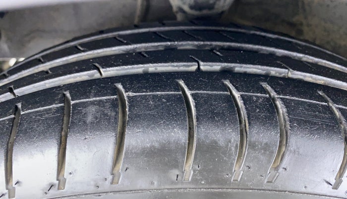 2014 Hyundai i10 MAGNA 1.1 IRDE2, Petrol, Manual, 62,800 km, Left Front Tyre Tread