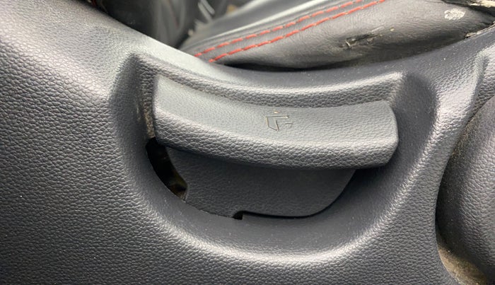 2016 Hyundai Elite i20 SPORTZ 1.2, Petrol, Manual, 69,634 km, Driver Side Adjustment Panel