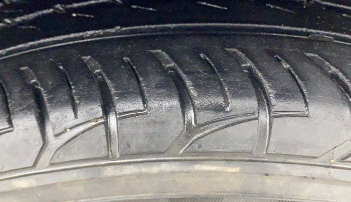 2016 Hyundai Elite i20 SPORTZ 1.2, Petrol, Manual, 69,634 km, Right Front Tyre Tread