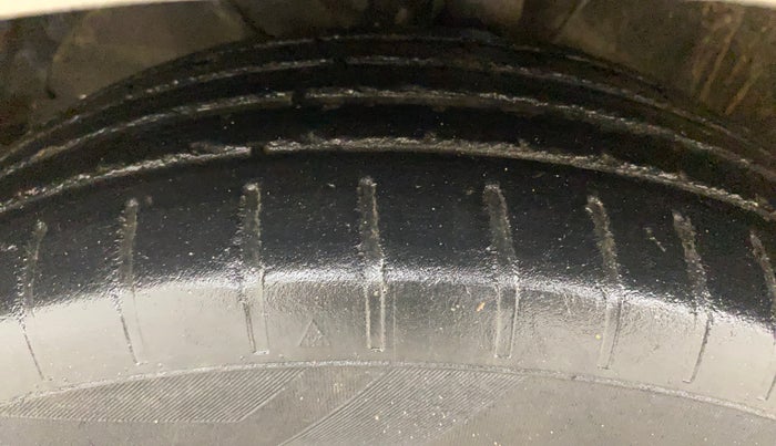 2019 Maruti Swift ZDI AMT, Diesel, Automatic, 61,343 km, Left Front Tyre Tread