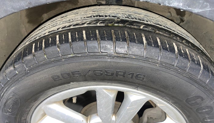 2015 Hyundai Creta SX PLUS AT 1.6 DIESEL, Diesel, Automatic, 1,28,098 km, Right Front Tyre Tread