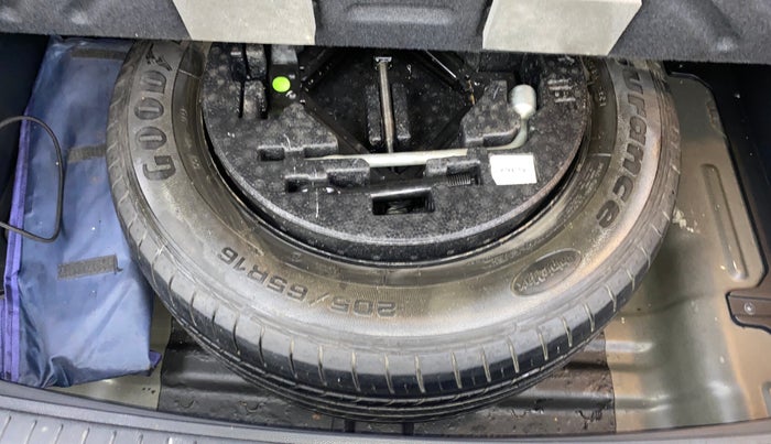 2015 Hyundai Creta SX PLUS AT 1.6 DIESEL, Diesel, Automatic, 1,28,098 km, Spare Tyre