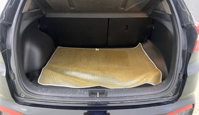 2015 Hyundai Creta SX PLUS AT 1.6 DIESEL, Diesel, Automatic, 1,28,098 km, Boot Inside