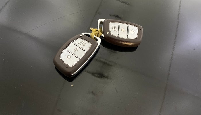 2015 Hyundai Creta SX PLUS AT 1.6 DIESEL, Diesel, Automatic, 1,28,098 km, Key Close Up