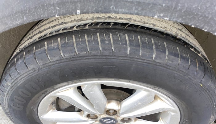 2015 Hyundai Creta SX PLUS AT 1.6 DIESEL, Diesel, Automatic, 1,28,098 km, Left Front Tyre Tread