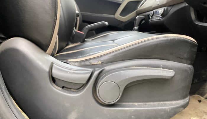 2015 Hyundai Creta SX PLUS AT 1.6 DIESEL, Diesel, Automatic, 1,28,098 km, Driver Side Adjustment Panel